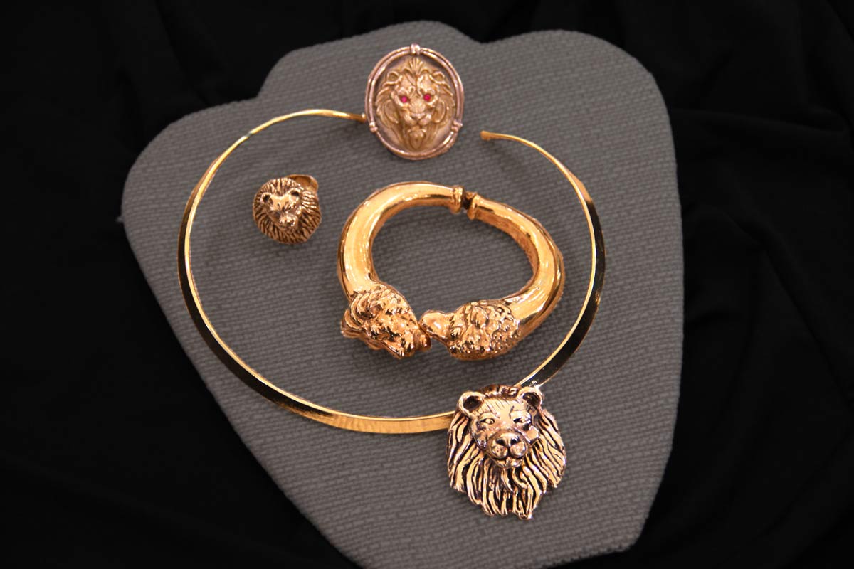 lion-jewelry-set-yaacov-heller